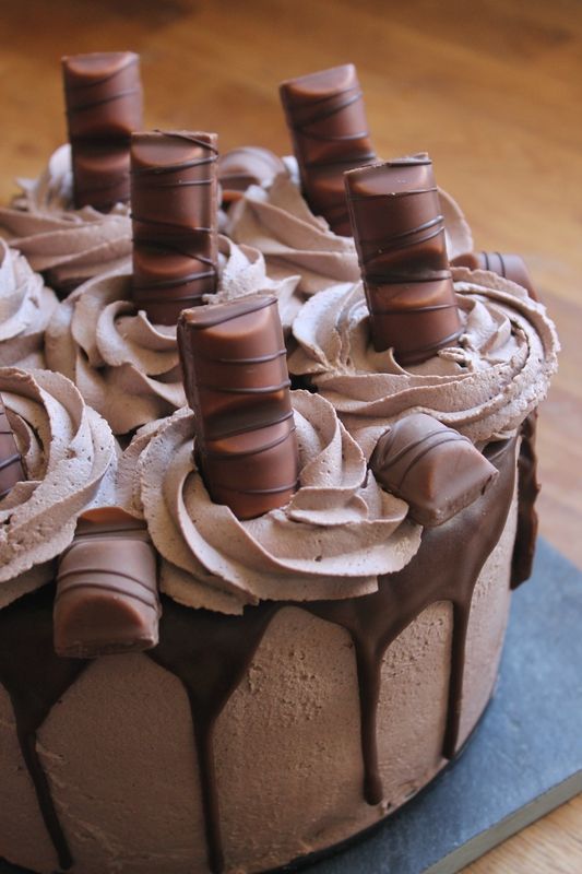 Birthday cake idea layer cake kinder bueno Valerie Birthday cake idea layer cake kinder bueno Valerie